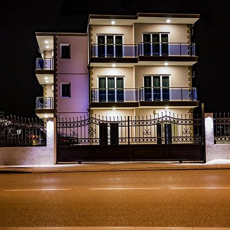 Apartments Krstovic Сутоморе Екстер'єр фото