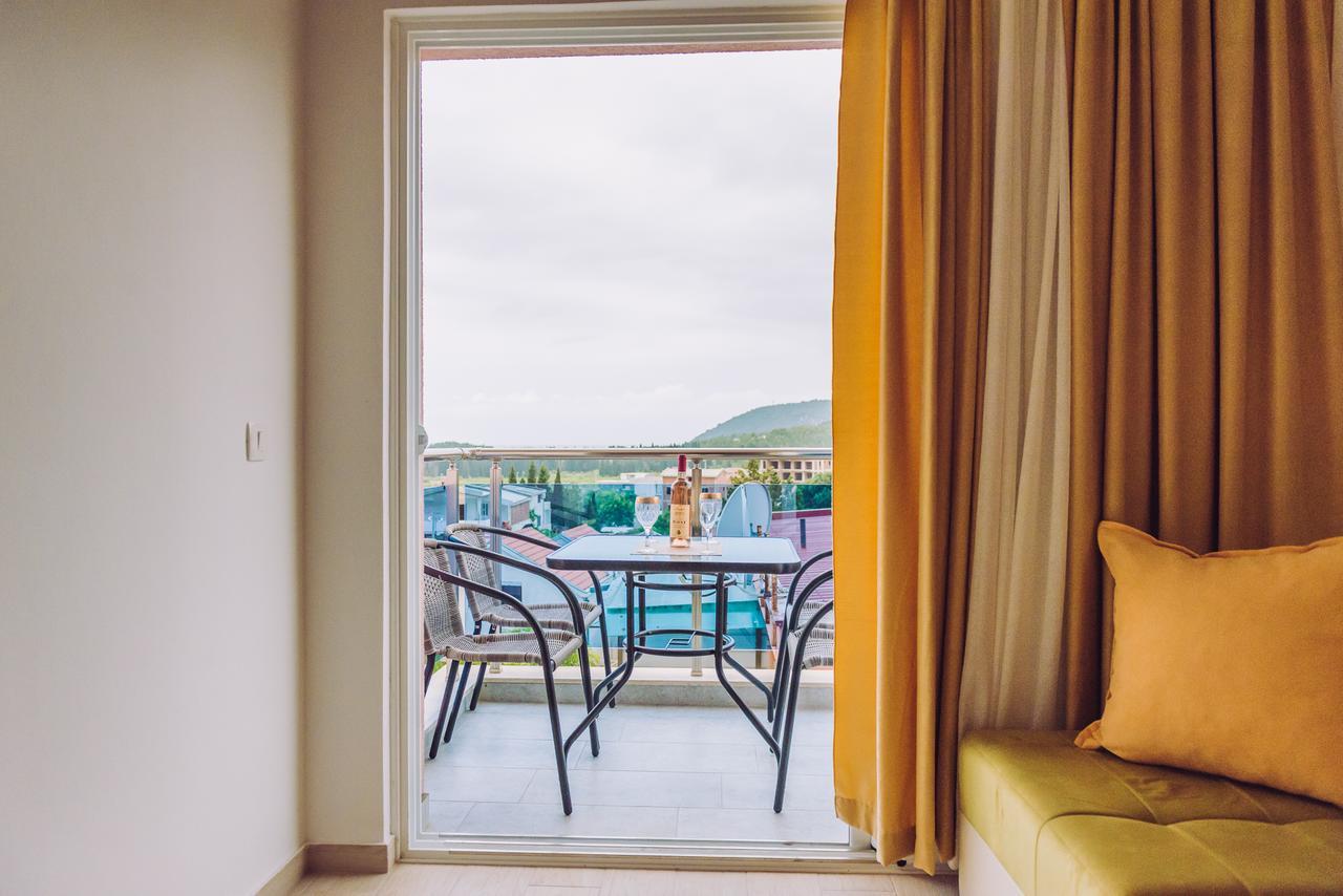 Apartments Krstovic Сутоморе Екстер'єр фото