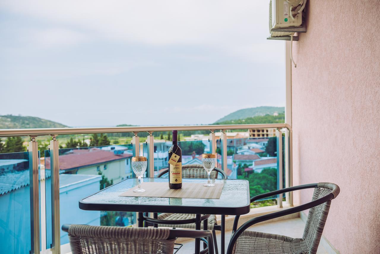 Apartments Krstovic Сутоморе Екстер'єр фото