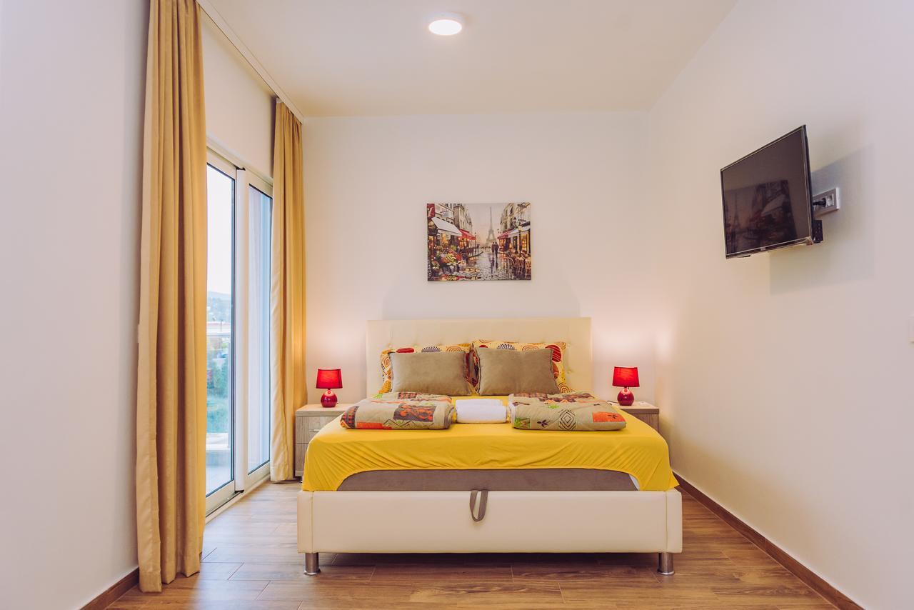 Apartments Krstovic Сутоморе Екстер'єр фото
