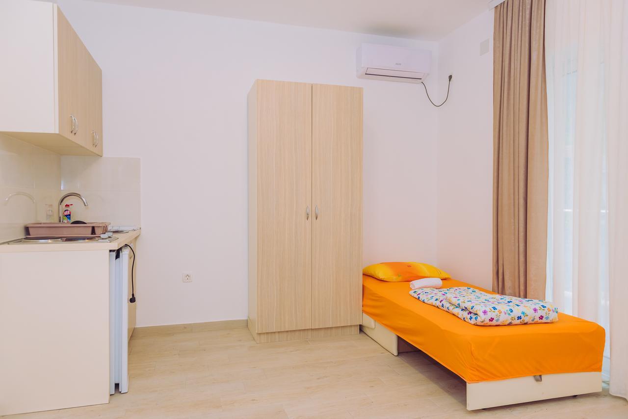 Apartments Krstovic Сутоморе Екстер'єр фото