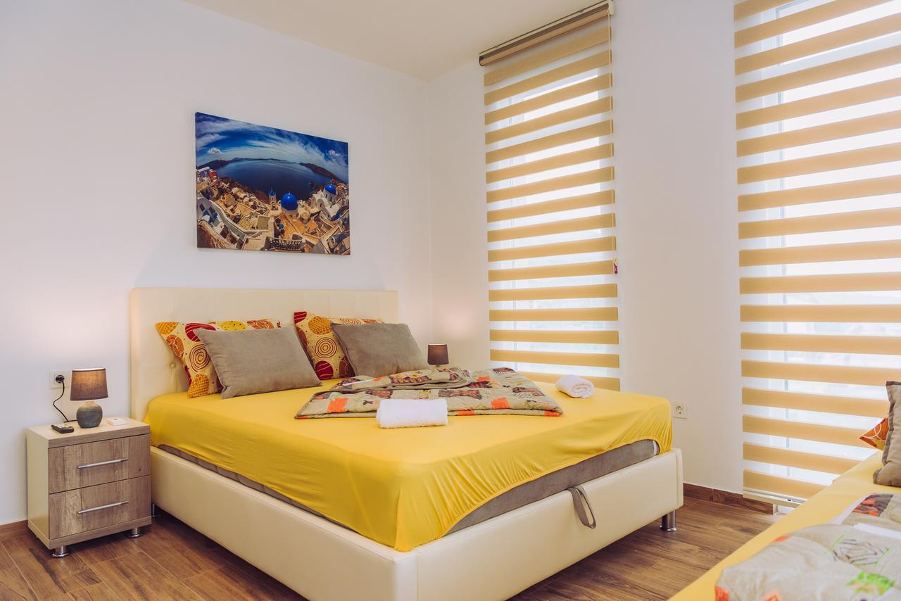 Apartments Krstovic Сутоморе Екстер'єр фото